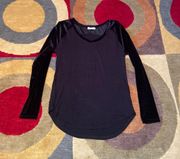 Black Velvet Trim Long Sleeve V Neck T Shirt Top Junior’s M