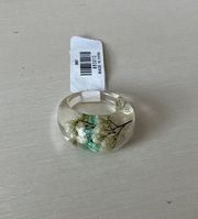 NWT Francescas chunky floral resin ring with mint flower inside 
