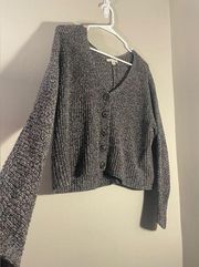 American Eagle grey knit sweater sits at the hip with buttons size XS/S like new