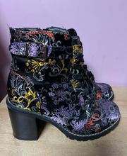 Embroidered Floral Fashion Boots 