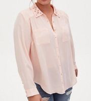 TORRID 2 Plus Size Madison Light Pink Georgette Embellished Collar Button Down