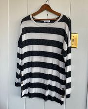 Black & white tunic sweater Size Small