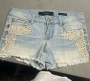 Jessica Simpson denim shorts women’s 25 w lace appliqué detail