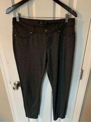 Seven7 gray stretchy pants comfy size 6