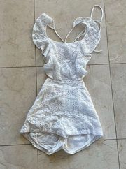 DO+BE White Eyelit Romper with Cross Back Sz Small