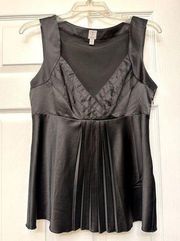 Chic, sophisticated black medium top