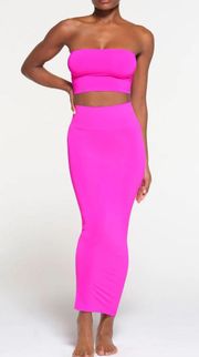 NWT  Soft Smoothing Seamless Cropped Tube Top Limited Edition Fuchsia XS