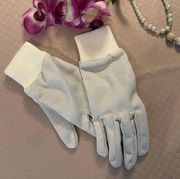 Vintage white silver metallic NWT women’s gloves/glove liners. Made in Taiwan.