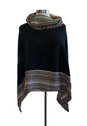 Le  cape/poncho turtleneck boho look comes to a point at the front one size