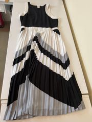 Like New Cocktail Dress Lined With Pleated Skirt Chevron Pattern Black Gray And White Medium