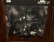 Nike Black and white  pros 3 inch