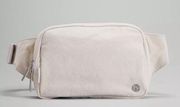 Lululemon Everywhere Belt Bag Large 2L - White Opal