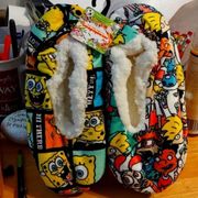 NWT Nickelodeon slippers . Size 7 thru 9.5