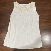 Lucy &Laurel shirt women’s medium white sleeveless linen blend gold embroidery