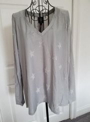 Bobeau Flocked V-Neck Top Long Sleeve Grey Stars Hi-Low Hem Womens Size Large L