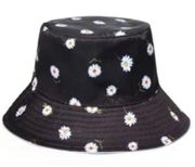 Alice + Olivia, New, Reversible Black White Floral Daisy Bucket Sun Hat