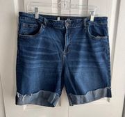 Kut from the Kloth Catherine Bermuda Jean shorts size 16