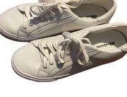 Sidewalk Low Top Leather Size 7 White Sneakers. Casual, walking shoe.