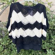 👚Color Swatch Black & Cream Crochet Style Cropped Top Size SM/M. NWT!