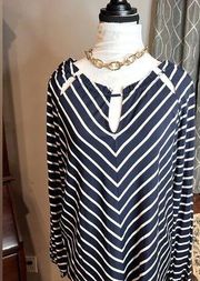 Chico's Sz 1 (M 8) Navy Blue long sleeve cut out scoop neck stretchy blouse EUC!