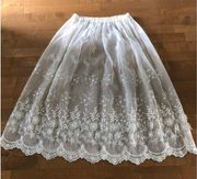 tulle skirt embroidered 3D flowers scalloped hem size medium