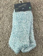 NWT 2 pair women’s fluffy socks