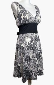 Alyn Paige Fit & Flare Dress Medium Black White Lace Print Plunge V-Neck Sz M