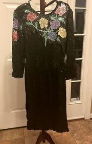 100% SILK AND FULL SEQUIN AND BEADED DRESS SIZE M