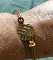 FOSSIL bracelet leather strap chevron pattern