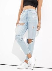 AMERICAN EAGLE Light Wash Distressed Mom Jeans