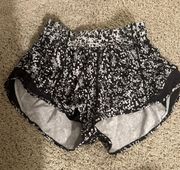 Hotty Hot Short II 2.5” Black and white