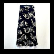 Xhilaration Wrap Slimming skirt size medium 🌻