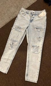 Light Washed Distressed Jeans