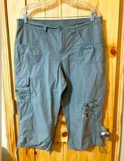 Basic Editions size XL cargo-style capri pants in khaki green with embroidery