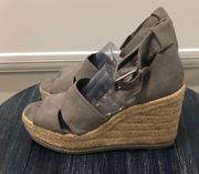 Universal Threads Wedges