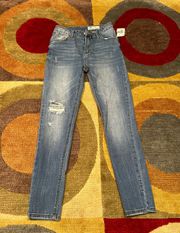 NWT  High Rise Skinny Jeans Distressed Junior’s Size 3 Runs Small