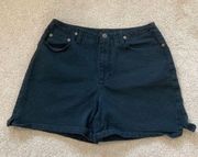 Liz Claiborne lizwear black jean shorts in size 8