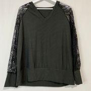 Women’s Long Sleeve Ribbed V Neck Tee Shirt with Lace Sleeves Black Size L NWOT