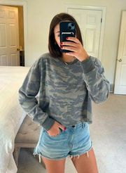 Forever 21 Cropped Camo Pullover / Sweatshirt