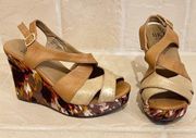 BKE Buckle Manarola faux leather lightweight platform wedge sandals size 6