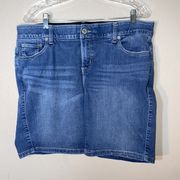 Women’s Torrid Bermuda Boyfriend Denim Jean Shorts Sz 16 Stretch Waist