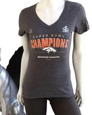 NFL  Denver Broncos Super Bowl Champions Gray Short Sleeve Shirt Women's Small