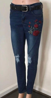 Chic Embroidered  Destroyed Jeans 