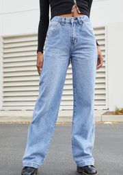 BRAND NEW BRANDY MELVILLE FEANNE JEANS!