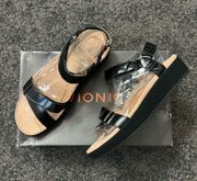 Kayan sandals