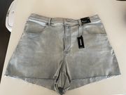 Light Wash Super High Rise Mom Cut Off Denim Shorts Size 14 NWT