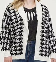 Torrid  Shawl Cardigan Houndstooth Black White Size 1X