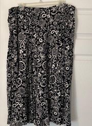 SagHarbor Women skirt size L preowned in good condition