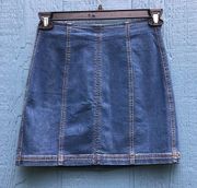 Kendall And Kylie Medium Wash Denim Mini Skirt Women’s Size 26