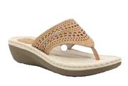 Cliffs By White Mountain Beige Compact Sandal Size 8 Flip Flop Beige Women’s 9”